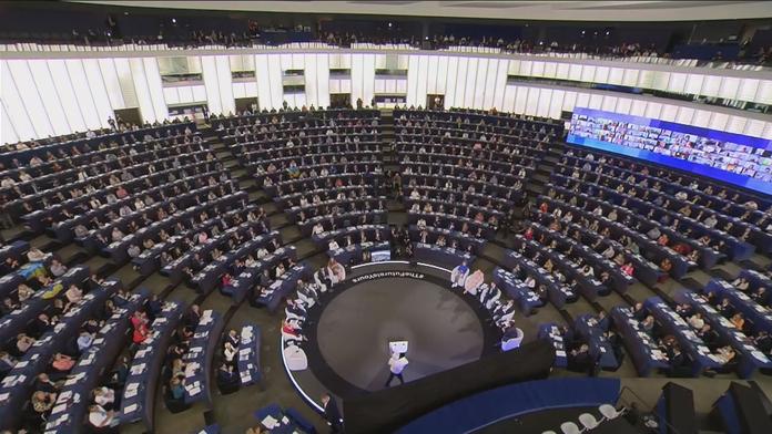 Je nás málo, stěžuje si 700 europoslanců. Chtějí další křesla