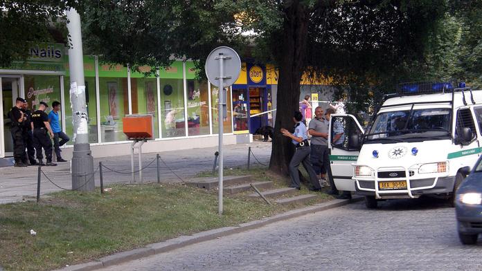 PODIVNÁ SMRT V OBCHODĚ! Důchodce odcházel s NEZAPLACENÝM zbožím a ZEMŘEL!