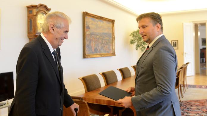 Zeman jmenoval nového ministra, spravedlnost povede Kněžínek
