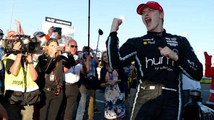 Newgarden porazil v Alabamě soupeře i nepříznivé počasí