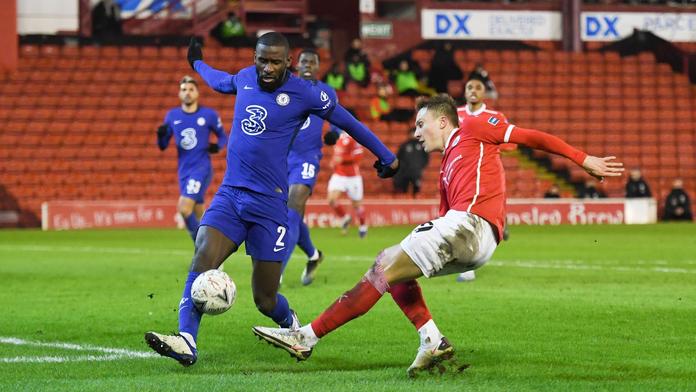 Chelsea se trápila s druholigovým Barnsley, ale nakonec postoupila
