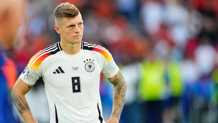 Kroosův poslední zápas: Riskoval vyloučení, děkovali mu i Španělé