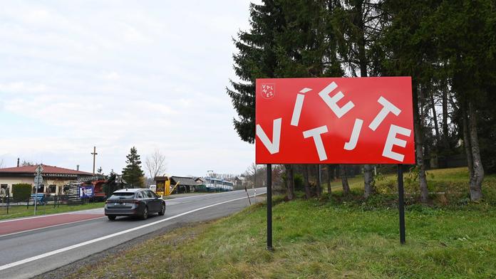 Město představilo nové uvítací cedule. Jako ze školky, vysmáli se lidé