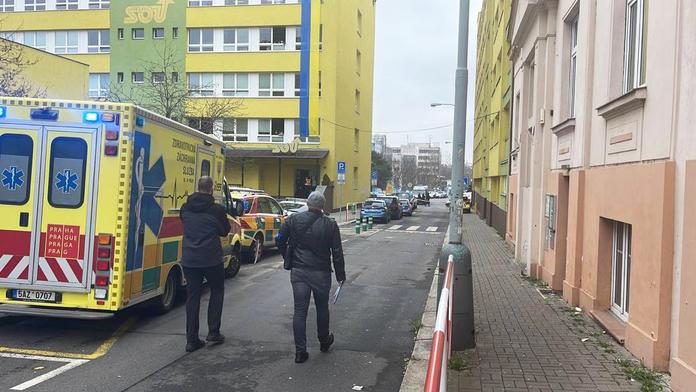 Učiliště v Michli mohlo incidentu zabránit, říkají žáci. Vedení školy tvrdí opak