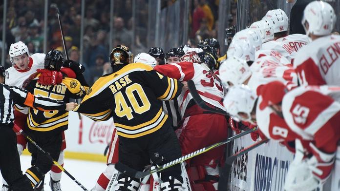 Stejně jako kdysi! V NHL se málem poprali brankáři