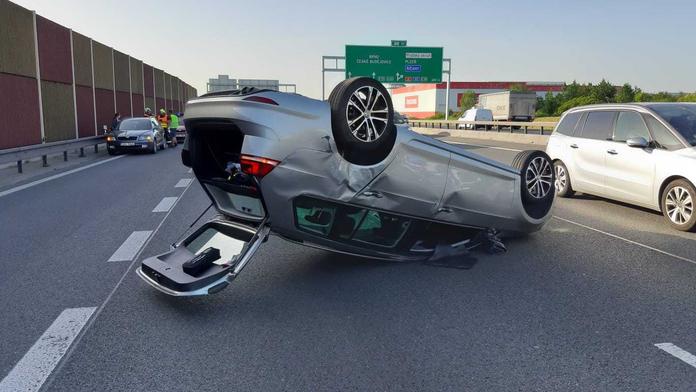 Příjezd do Prahy po D1 komplikovala hromadná nehoda, kolona měla kilometry