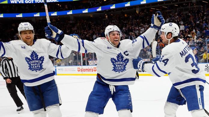 John Tavares slaví svůj tisící bod v NHL