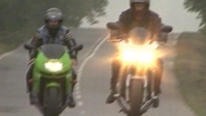 Stařenku zachránili motorkáři
