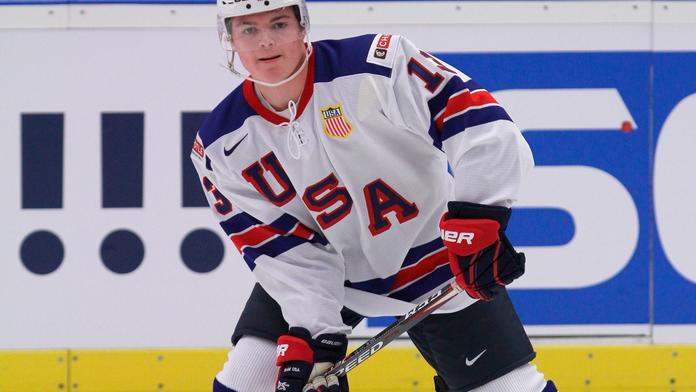 Magické kličky! Mladík září na tréninku, ale na NHL to zatím nestačí