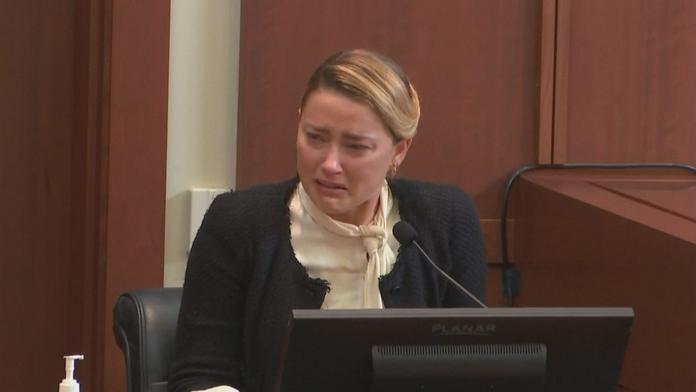 Deppova exmanželka měla udělat nechutnou věc v posteli. Teď vše popsala