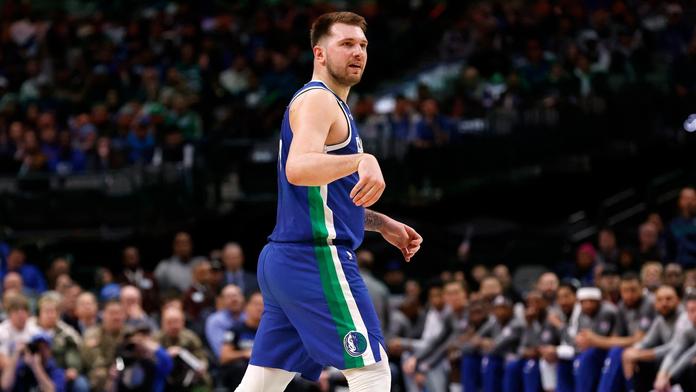 Skvělý Dončičův návrat po zranění. Dal 53 bodů a zapsal se mezi legendy