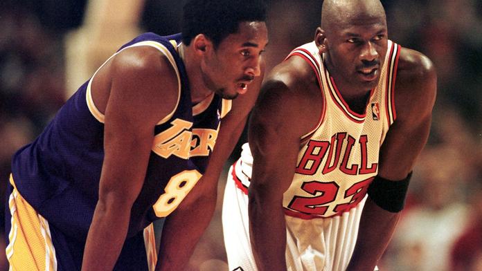 Kobe Bryant míří do síně slávy! Mezi NBA legendy ho uvede jeho idol
