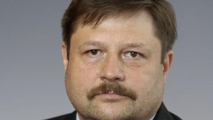 Paroubek vyzval Wolfa, aby se vzdal mandátu