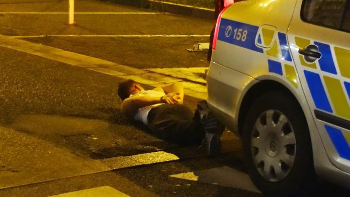 Mladíci se rvali jako koně. V očích běs a v žilách perník