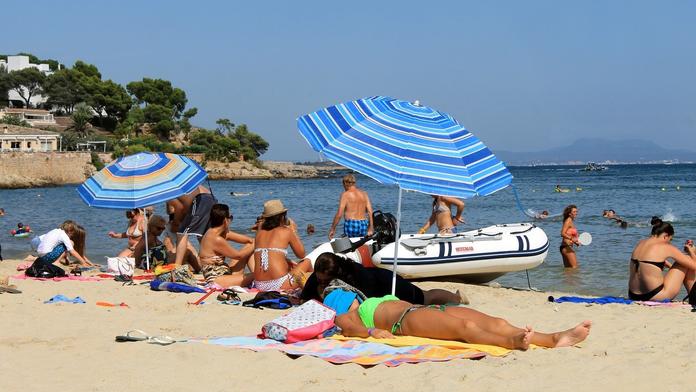 Chorvaté tvrdě zakročili proti turistům. Zabraná lehátka už jsou minulostí