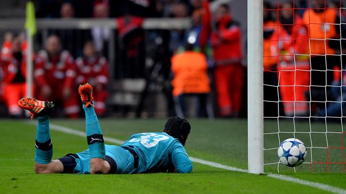 Potupa Arsenalu: Čech dostal PĚT GÓLŮ, blíží se konec