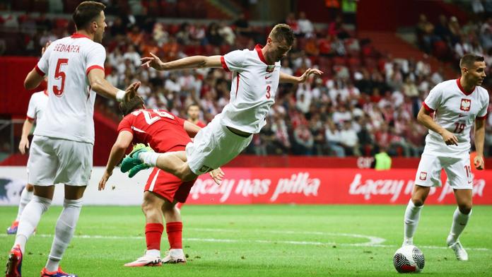 Polský fotbalista Pawel Dawidowicz v roli skokana roku