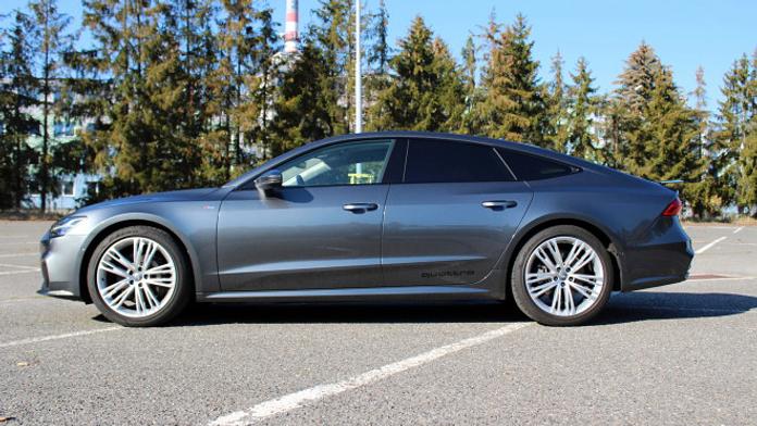 Žena dostala od bratra k Vánocům audi. Vzápětí o něj znovu přišla!