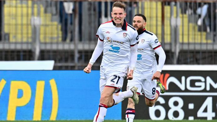 Jakub Jankto se raduje z gólu