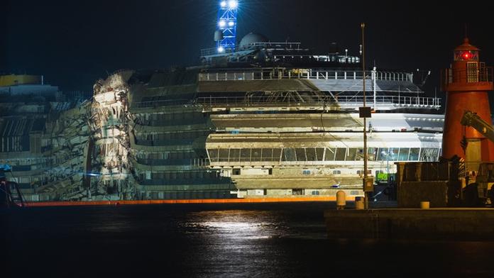 Costa Concordia: Obrovská plovoucí spíž, ze které se může rozlít hniloba