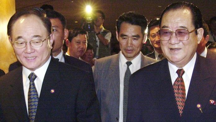 Lee Joung-Binn a Paek Nam-sun, 26. 7. 2000 setkání ministrů Jižní a Severní Koreje