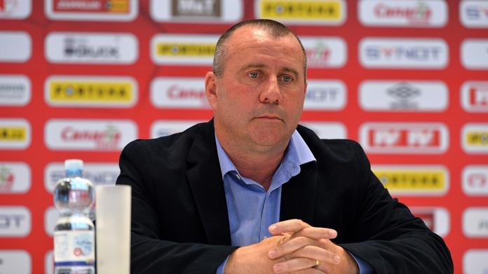 Manažer Slavie zkolaboval. Musel být tři dny v nemocnici