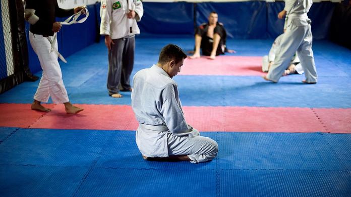 Nejmladší šampion suspendován, kvůli dopingu přišel i o světový titul