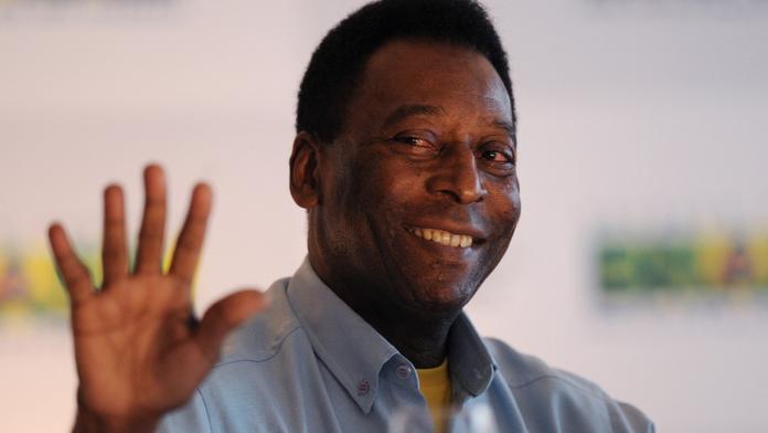 Pelé zůstane v nemocnici déle, lékaři odhalili nové komplikace