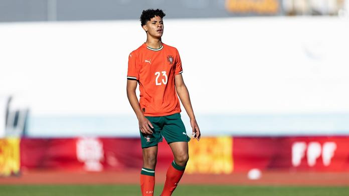 Návrat ke kořenům. Ronaldo junior trénuje s akademií Realu Madrid