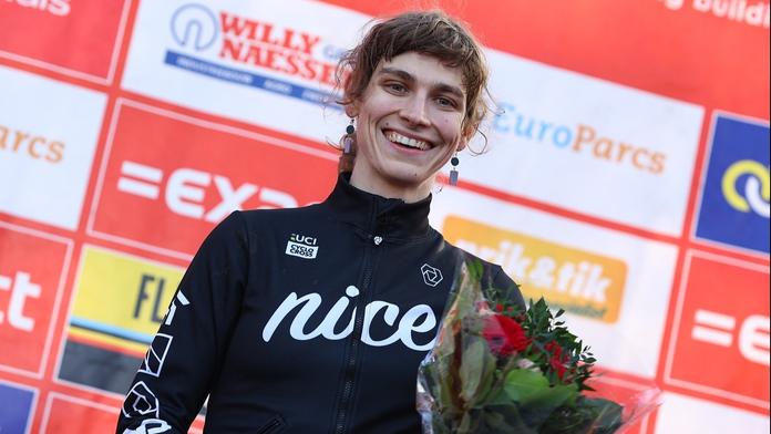 Transgender cyklistka ovládla elitní závod. Mistryni světa to pobouřilo