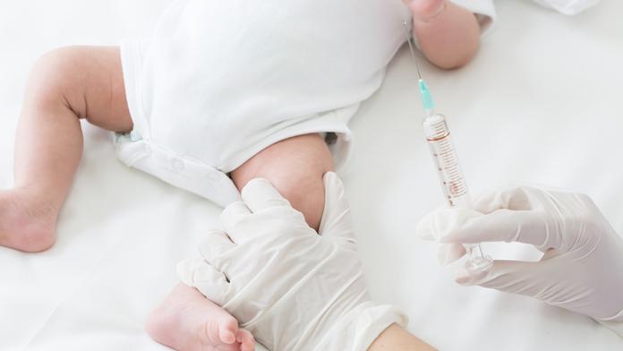 Záhadná dětská hepatitida děsí lékaře. Příznaky u pacientů se liší. PŘEHLED