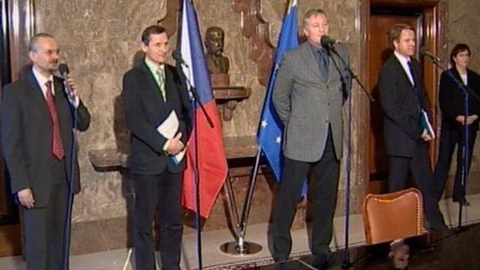 Trojkoalice čeká na Klausovo jmenování vlády