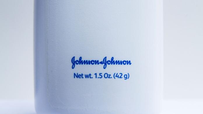 J&J musí ženám s rakovinou vaječníku zaplatit přes 100 miliard!