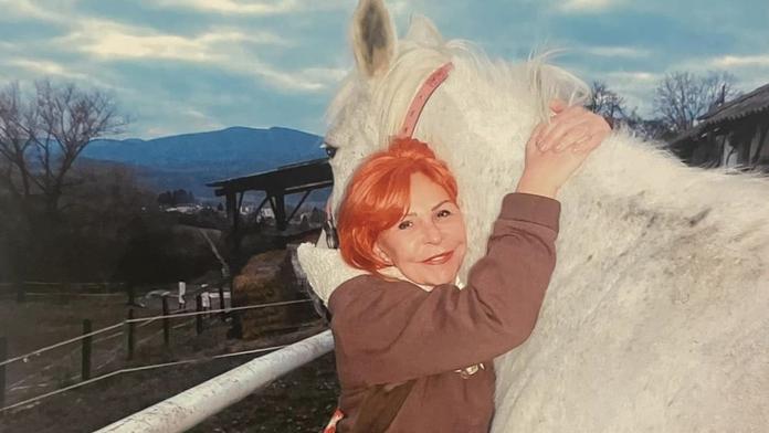 Olgu požírá neznámý parazit. Postupně přichází o tvář, lékaři si nevědí rady