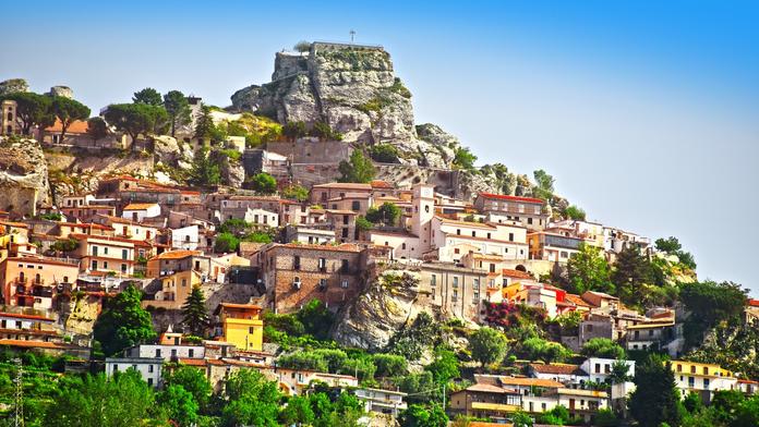 Malebné italské vesnice shání nové obyvatele, za přistěhování vám zaplatí