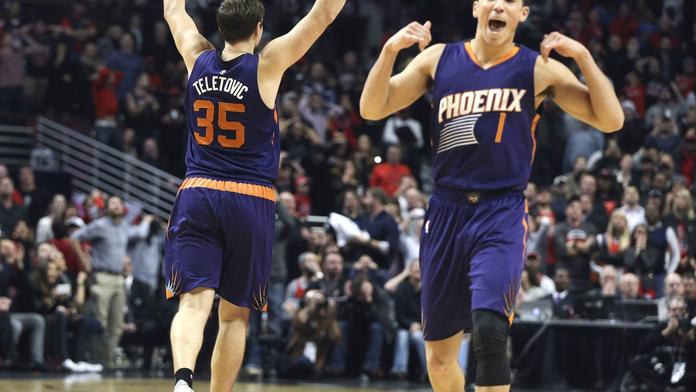 Velký obrat v Chicagu! Phoenix vyhrál košem v poslední vteřině