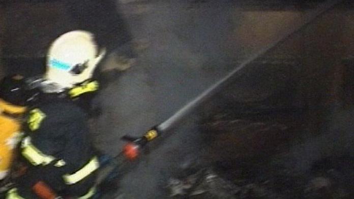 Při požáru rodinných domů uhořeli dva lidé