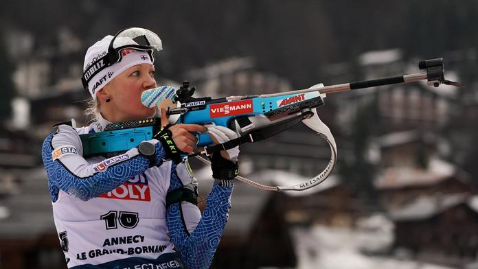 Češkám závod s hromadným startem nevyšel. Vyhrála Finka Mäkäräinenová