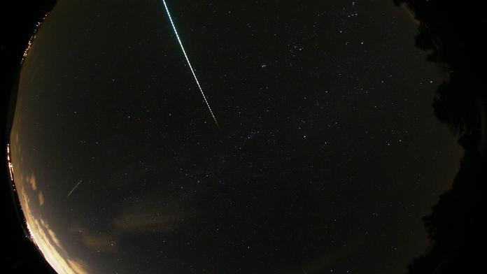 Astronomové hledají jasnou padající hvězdu, neviděli jste ji?