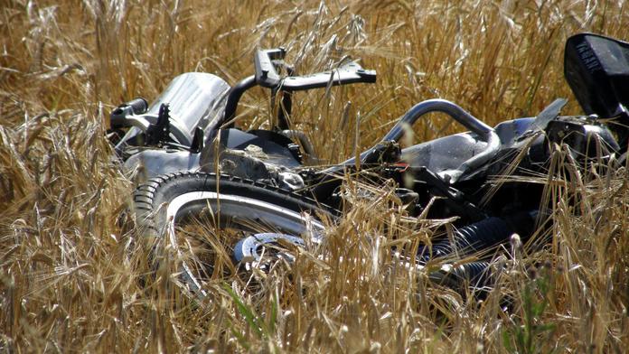 TRAGÉDIE! Náraz do stromu dnes ráno nepřežili dva kluci na motorce