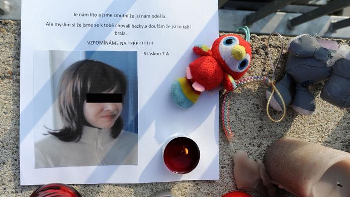 SMUTNÉ FOTKY: Proč se zabila? Spolužáci vzpomínají na Julii (13)