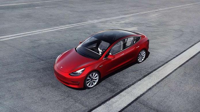 Tesla šokovala dalším propadákem. Dodávky do Evropy váznou