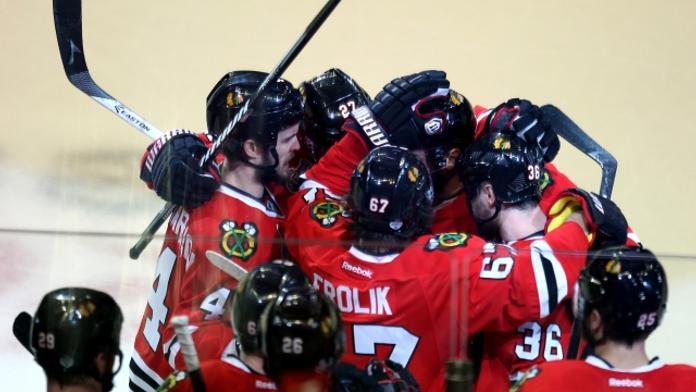 Dva góly Frolíka, dva body Hemského a bezvědomí bitkaře! NHL začala zostra