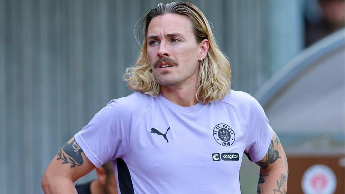 Skandál v Bundeslize. Funkcionář klubu si zřídil falešný profil, na instagramu urážel kapitána