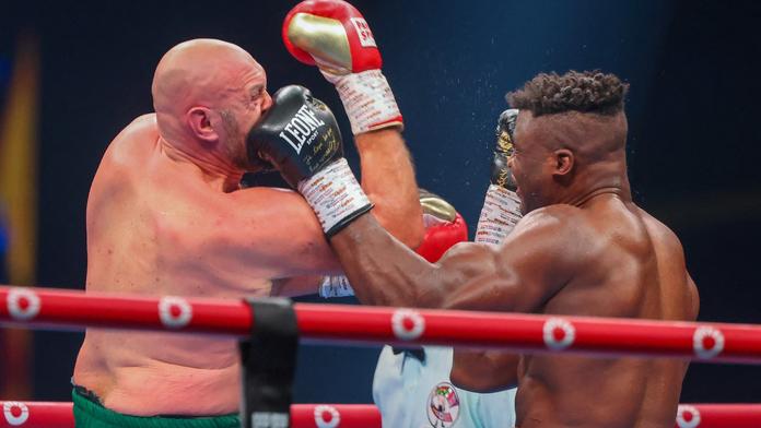 Velký zápas potvrzen: Joshua vyzve bývalého šampiona UFC Ngannoua