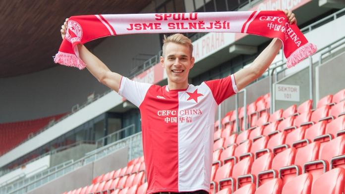 Náhrada za Deliho? Do Slavie přestoupil stoper Pokorný