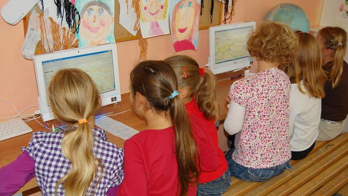 Výuku na ZŠ mají změnit chytrá Digitální hnízda