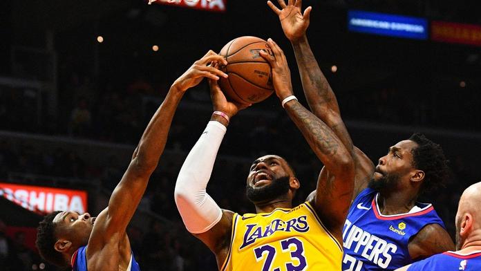 Derby v Los Angeles rozhodlo prodloužení, vyhráli ho Lakers!