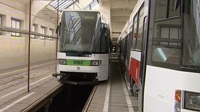 Tucet tramvají za sto milionů korun je nepoužitelných