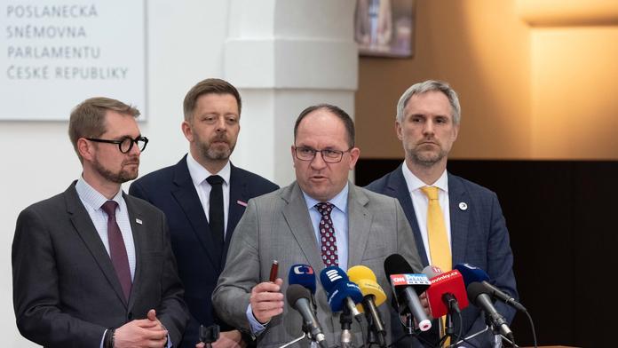 Opozice se kvůli rozpočtu obrátila na Ústavní soud. Vadí jí oslabení Sněmovny